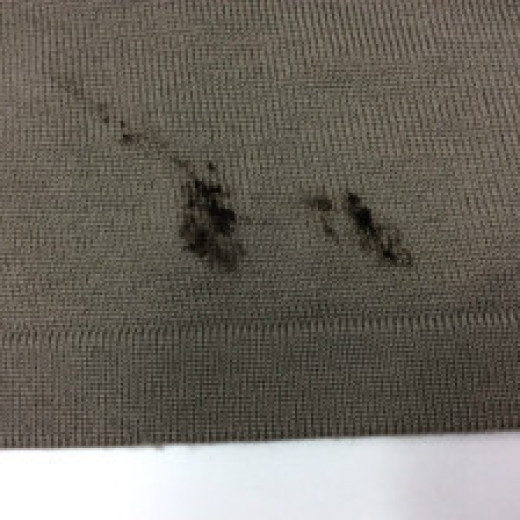 セーターの毛染めのシミ抜き 三洋社クリーニング